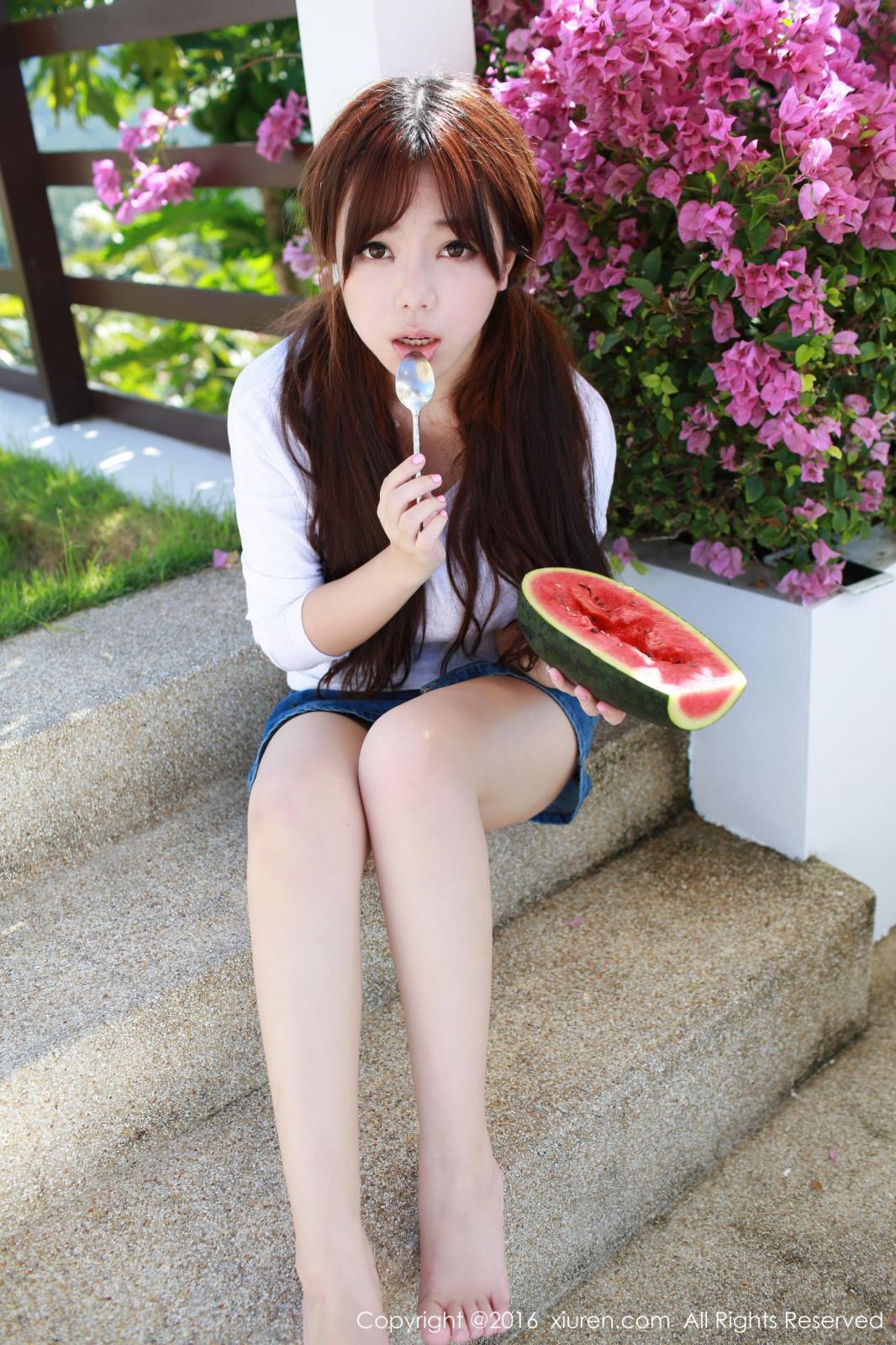 性感美女刘飞儿Faye牛仔短裤挺拔巨乳苏梅岛旅拍