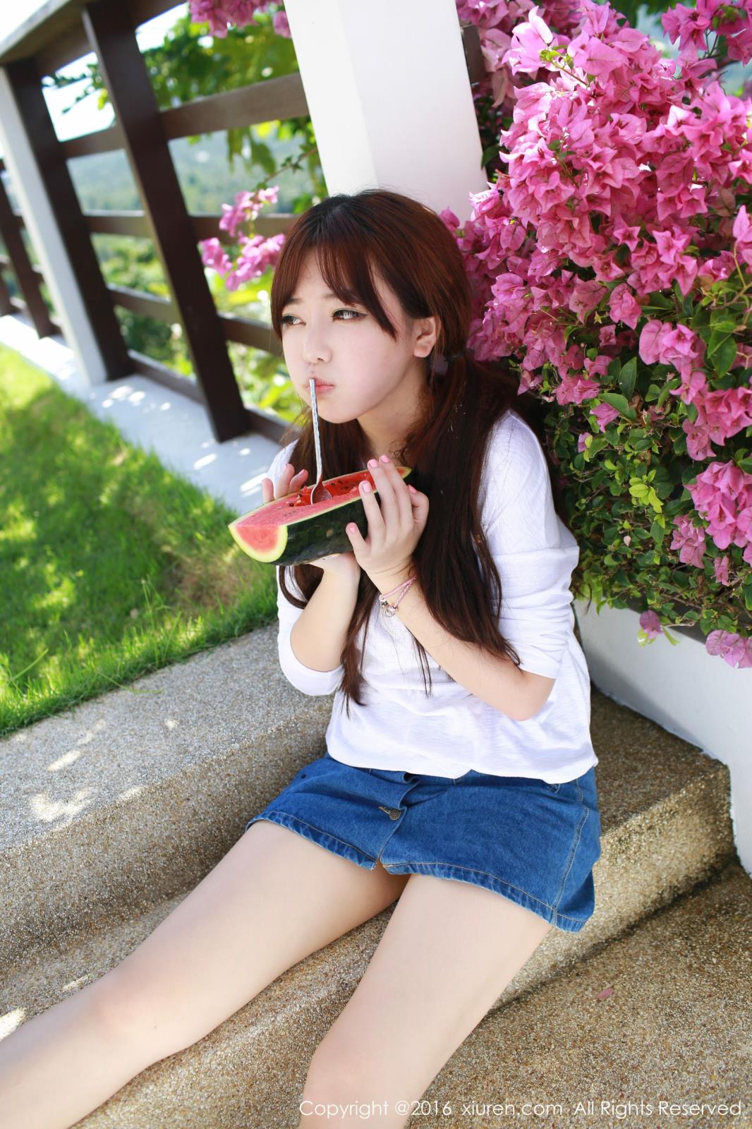 性感美女刘飞儿Faye牛仔短裤挺拔巨乳苏梅岛旅拍