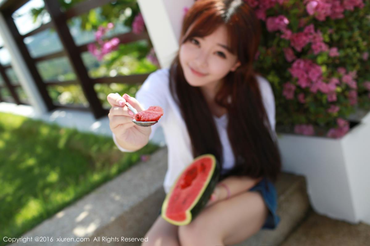 性感美女刘飞儿Faye牛仔短裤挺拔巨乳苏梅岛旅拍