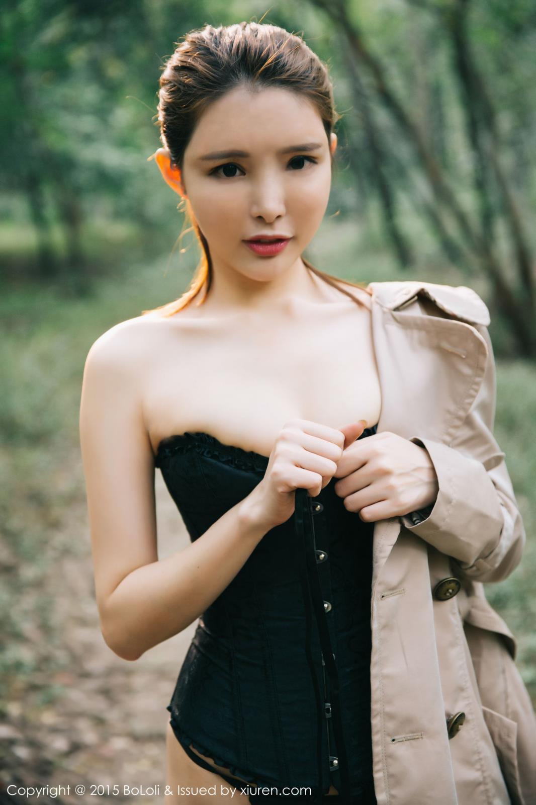 BOLOli波萝社性感女神夏小秋秋秋黑丝美腿内衣诱惑写真