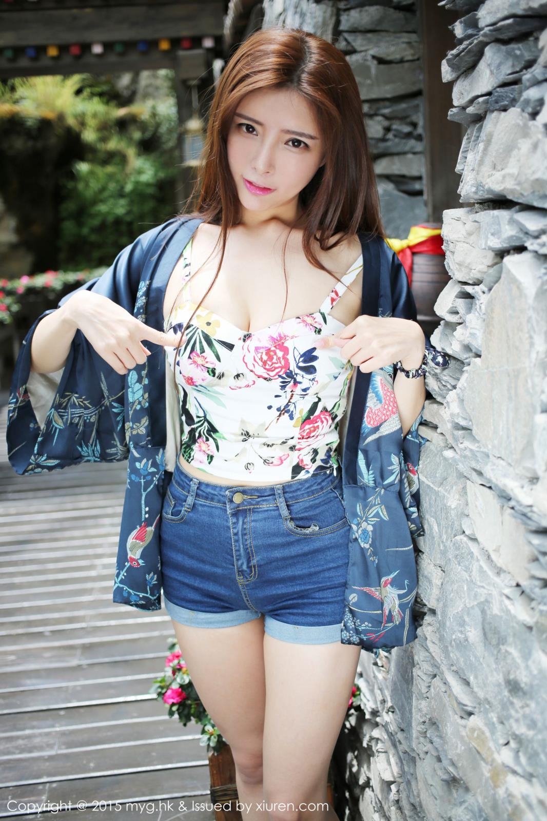 性感美女夏小秋秋秋透视装旗袍九寨沟大尺度旅拍