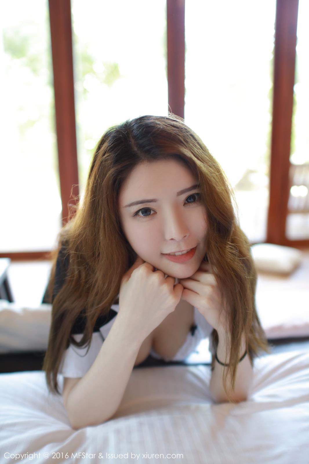 模范学院女神夏小秋秋秋比基尼职场OL制服诱惑马尔代夫旅拍