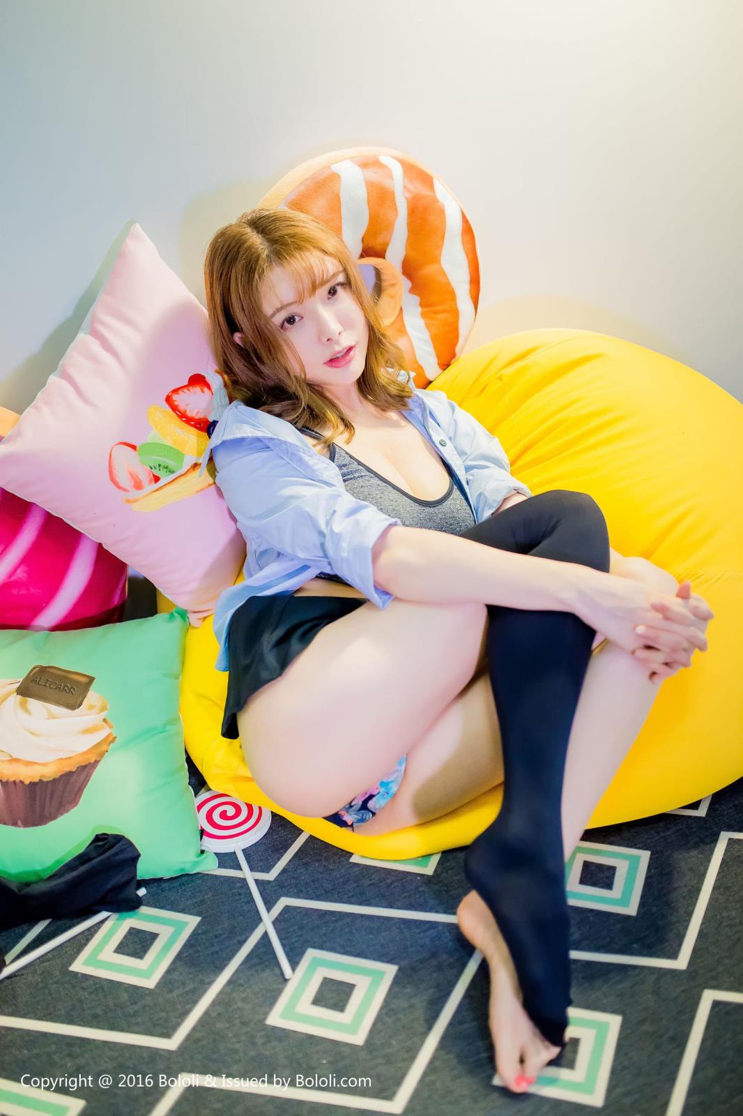 Bololi波萝社御姐夏小秋秋秋青春系黑丝美腿性感写真
