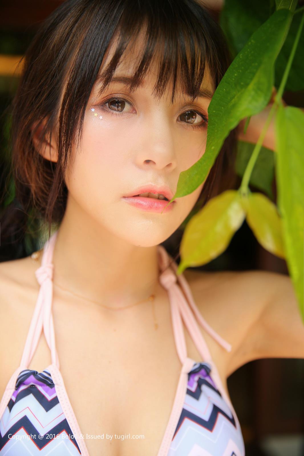 极品嫩模夏美酱泳池saber条纹比基尼巴厘岛旅拍
