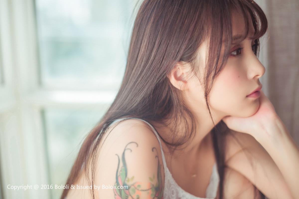 极品嫩模夏美酱清新睡衣巨乳微露修长美腿套图