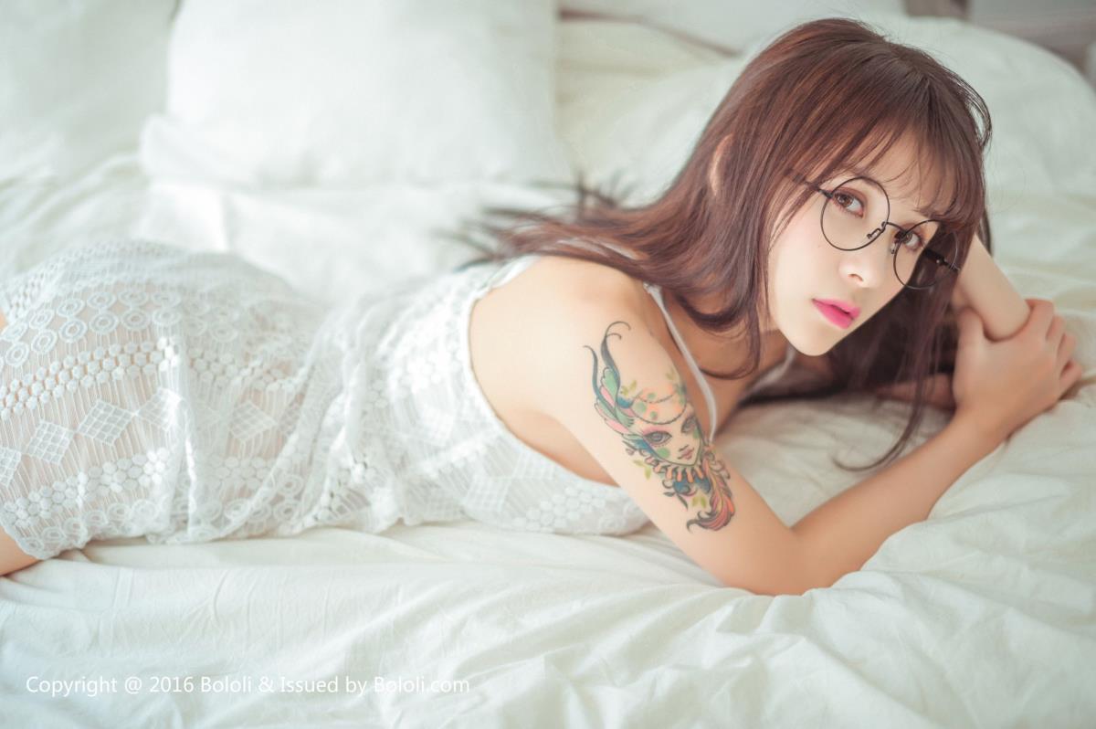 极品嫩模夏美酱清新睡衣巨乳微露修长美腿套图