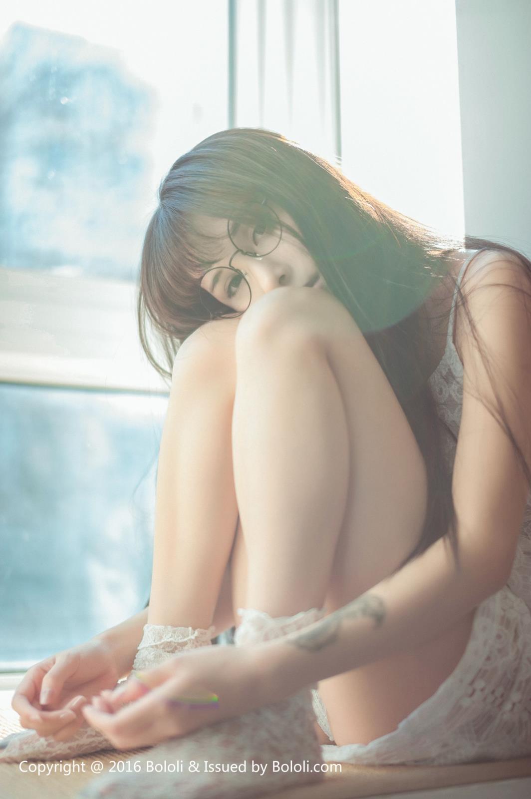 极品嫩模夏美酱清新睡衣巨乳微露修长美腿套图