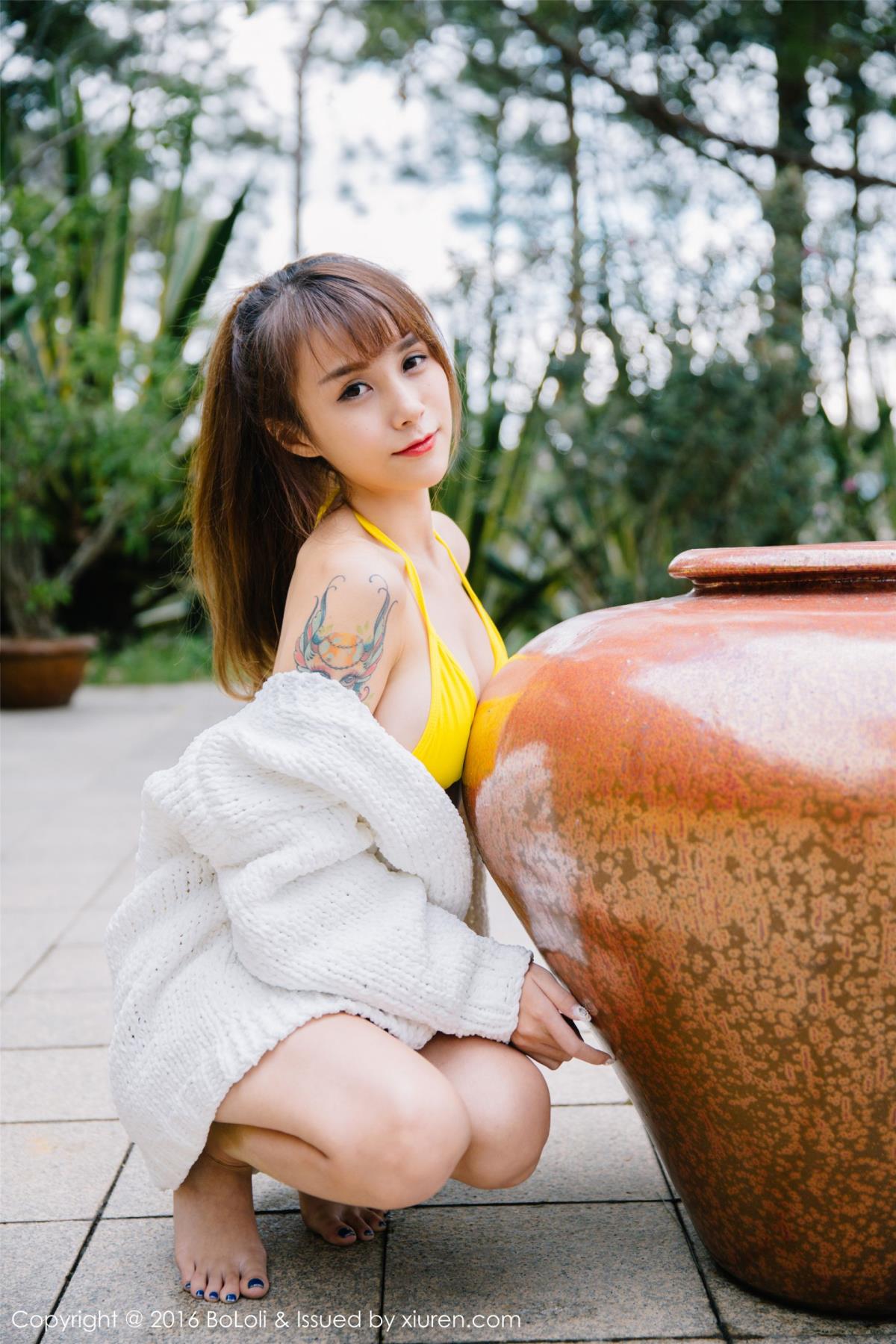[BoLoli波萝社] 泳池美女夏美酱比基尼一字马美胸翘臀越南旅拍