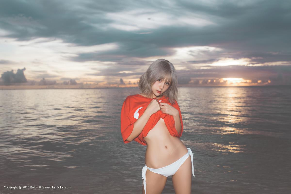 宅男女神夏美酱白色上衣黑色胖次海边写真