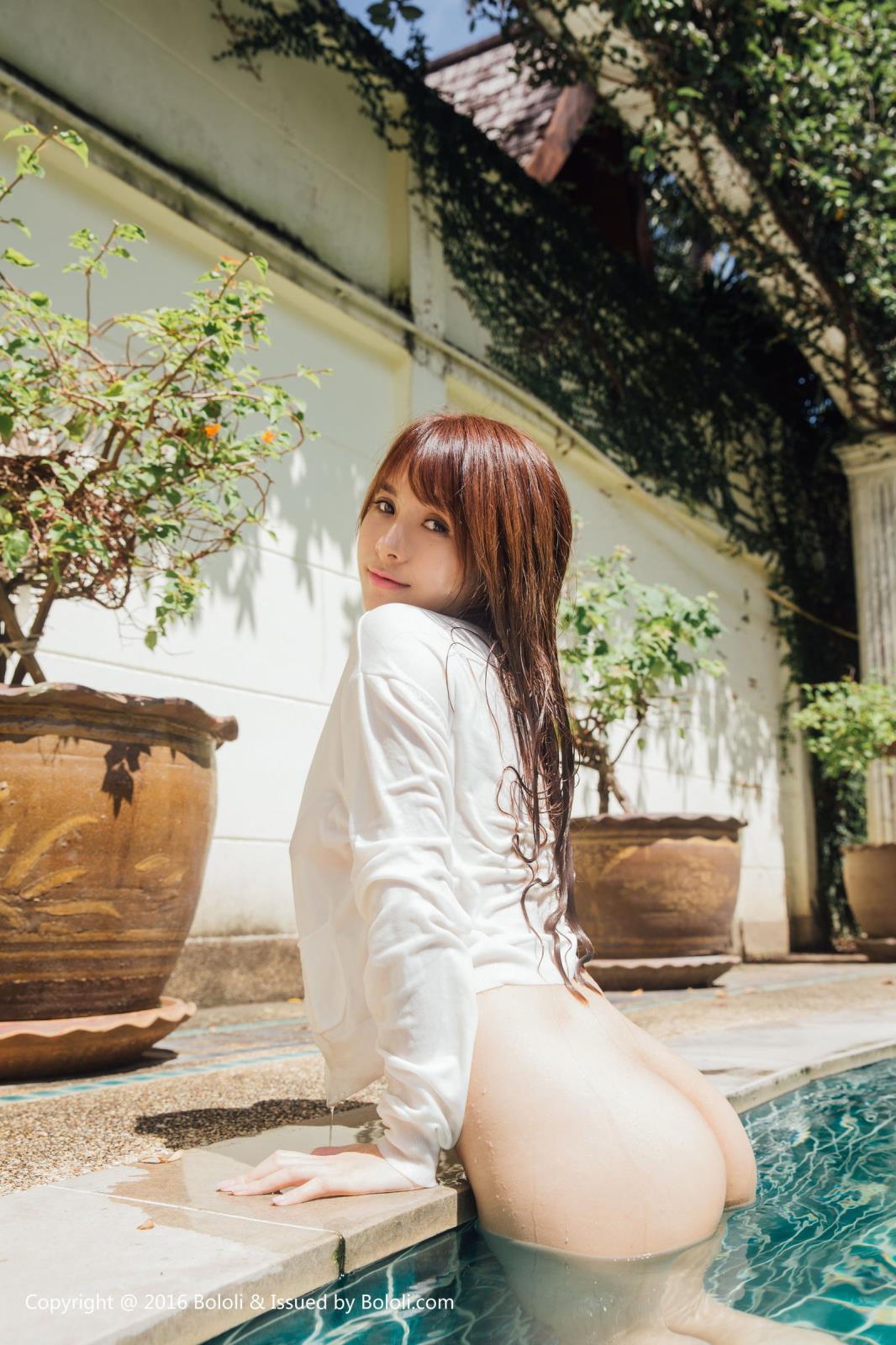 性感女神夏美酱泳池丁字裤内衣诱惑普吉岛旅拍