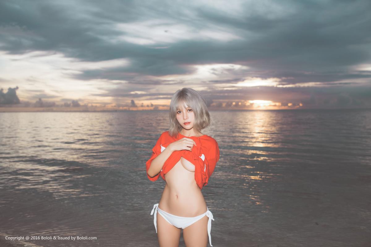 宅男女神夏美酱白色上衣黑色胖次海边写真