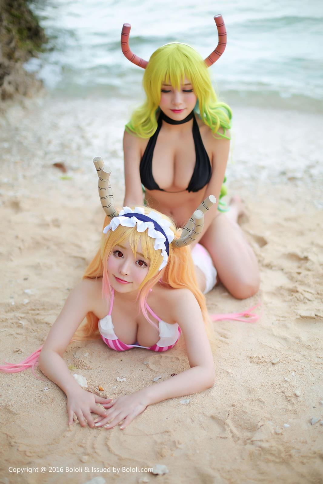 性感姐妹花夏美酱&柳侑绮身着比基尼COS妹抖龙