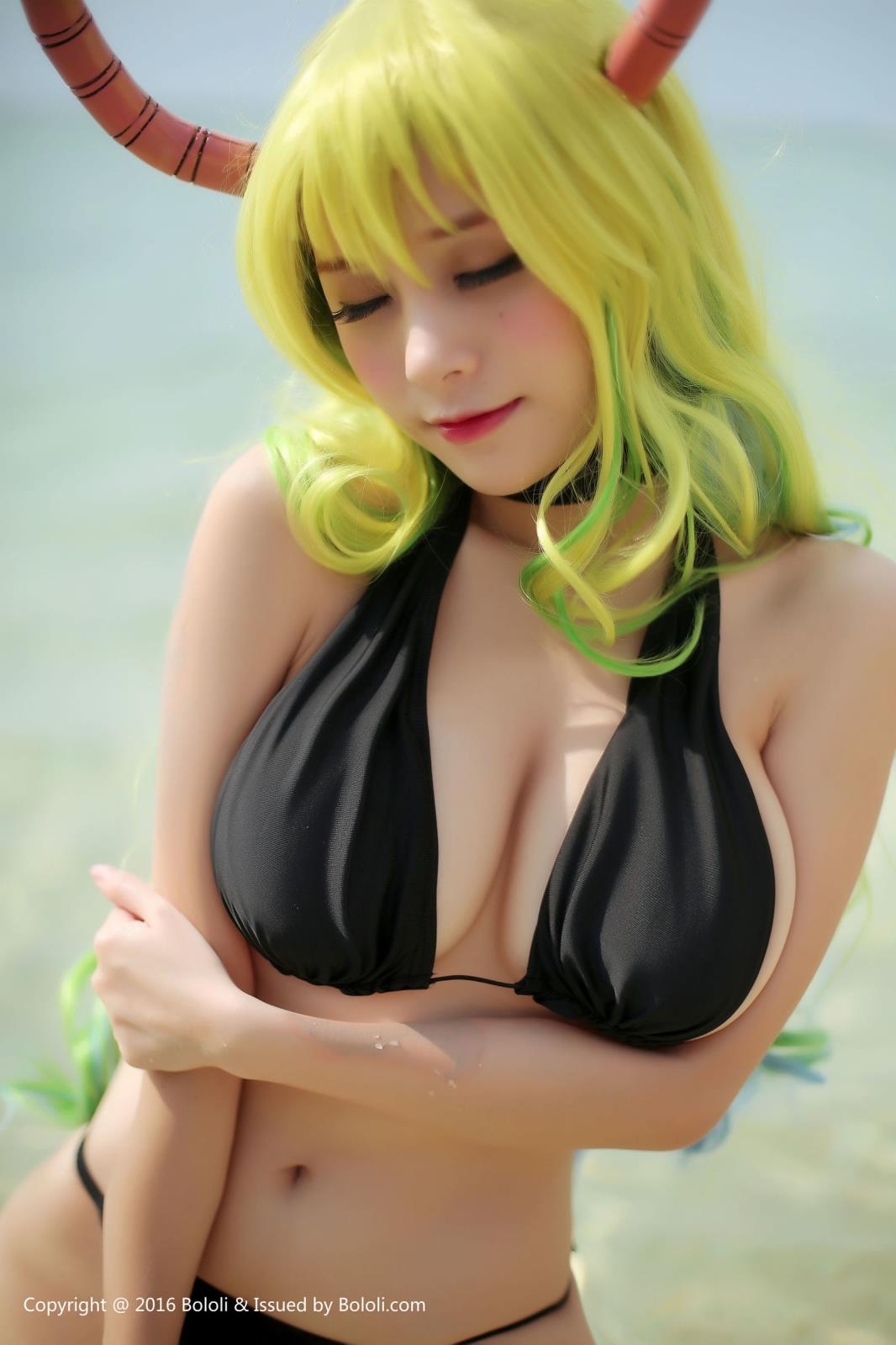 性感姐妹花夏美酱&柳侑绮身着比基尼COS妹抖龙