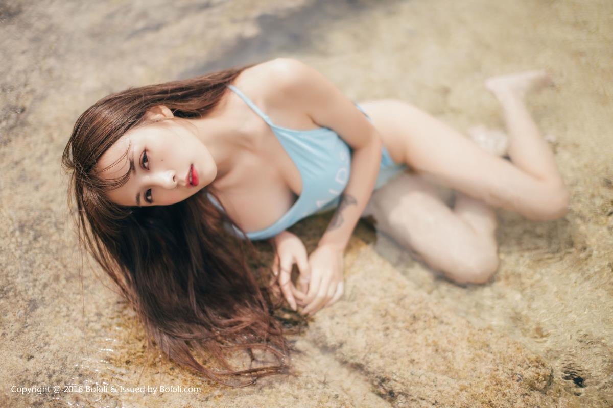 性感美女夏美酱清新连体衣死库水日本冲绳写真