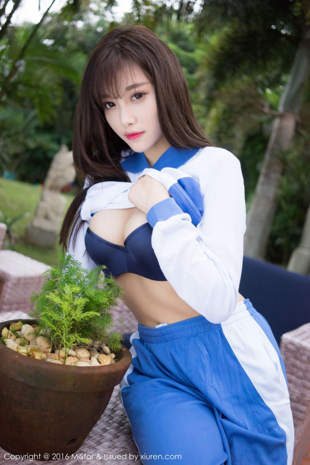 最美校花sugar小甜心CC美胸翘臀比基尼长滩旅拍