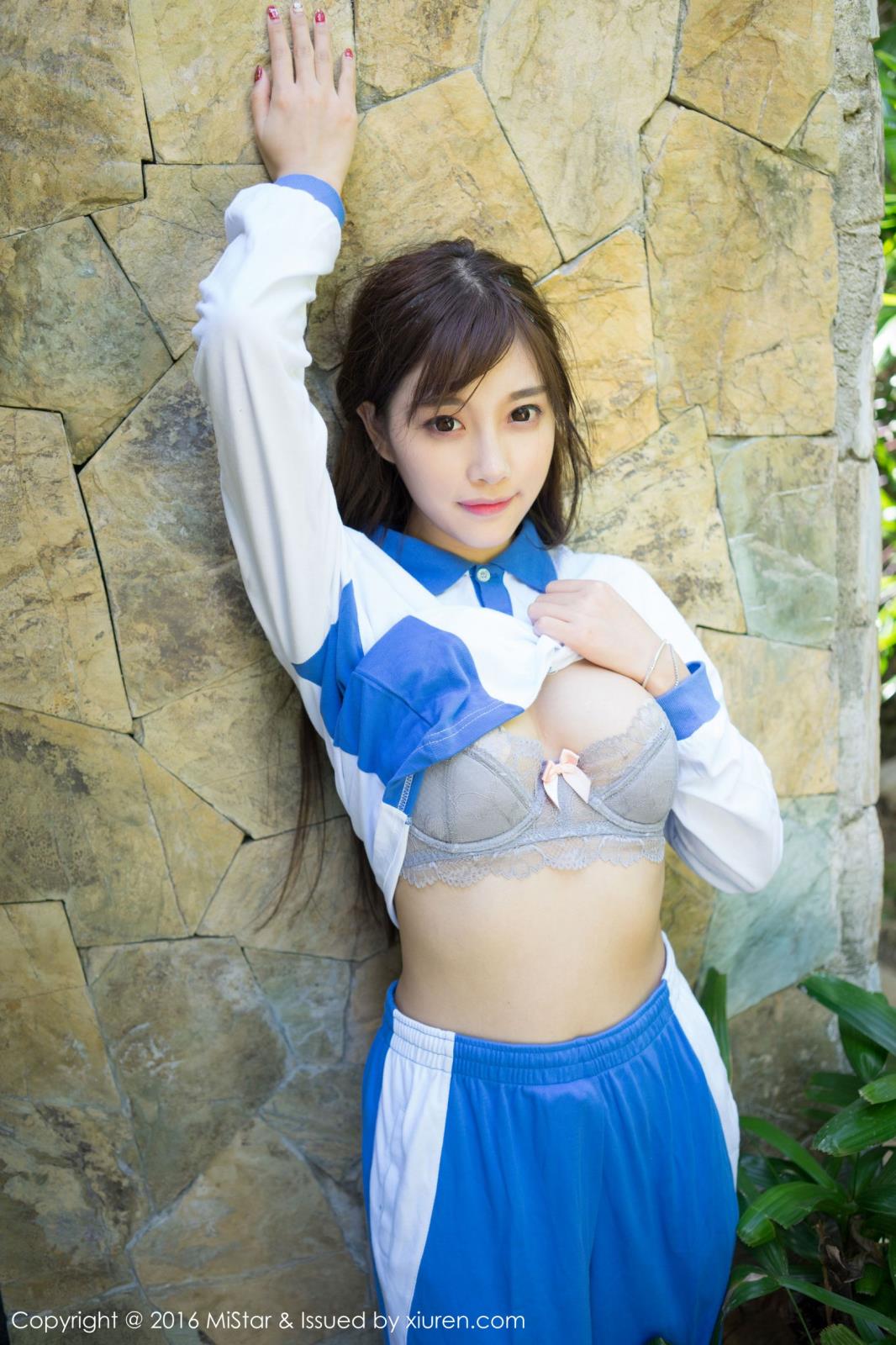最美校花sugar小甜心CC美胸翘臀比基尼长滩旅拍