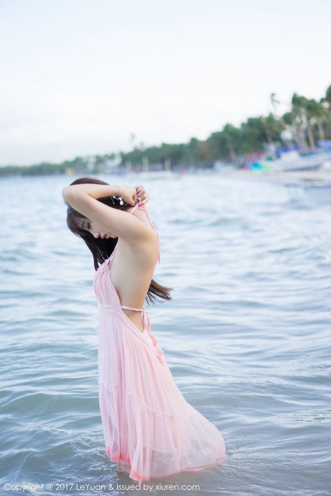 性感女神杨晨晨sugar海边比基尼湿身诱惑写真
