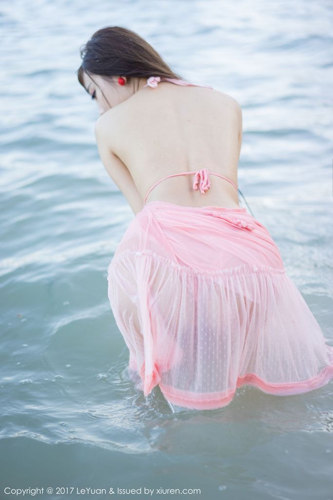 性感女神杨晨晨sugar海边比基尼湿身诱惑写真