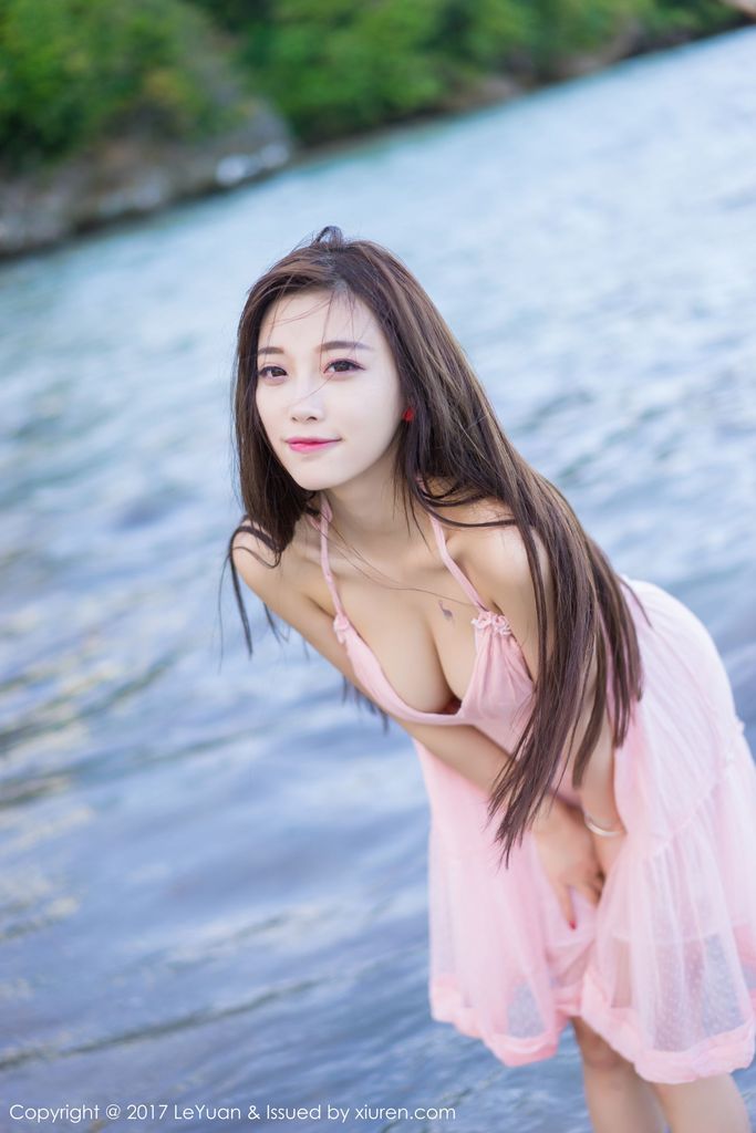 性感女神杨晨晨sugar海边比基尼湿身诱惑写真