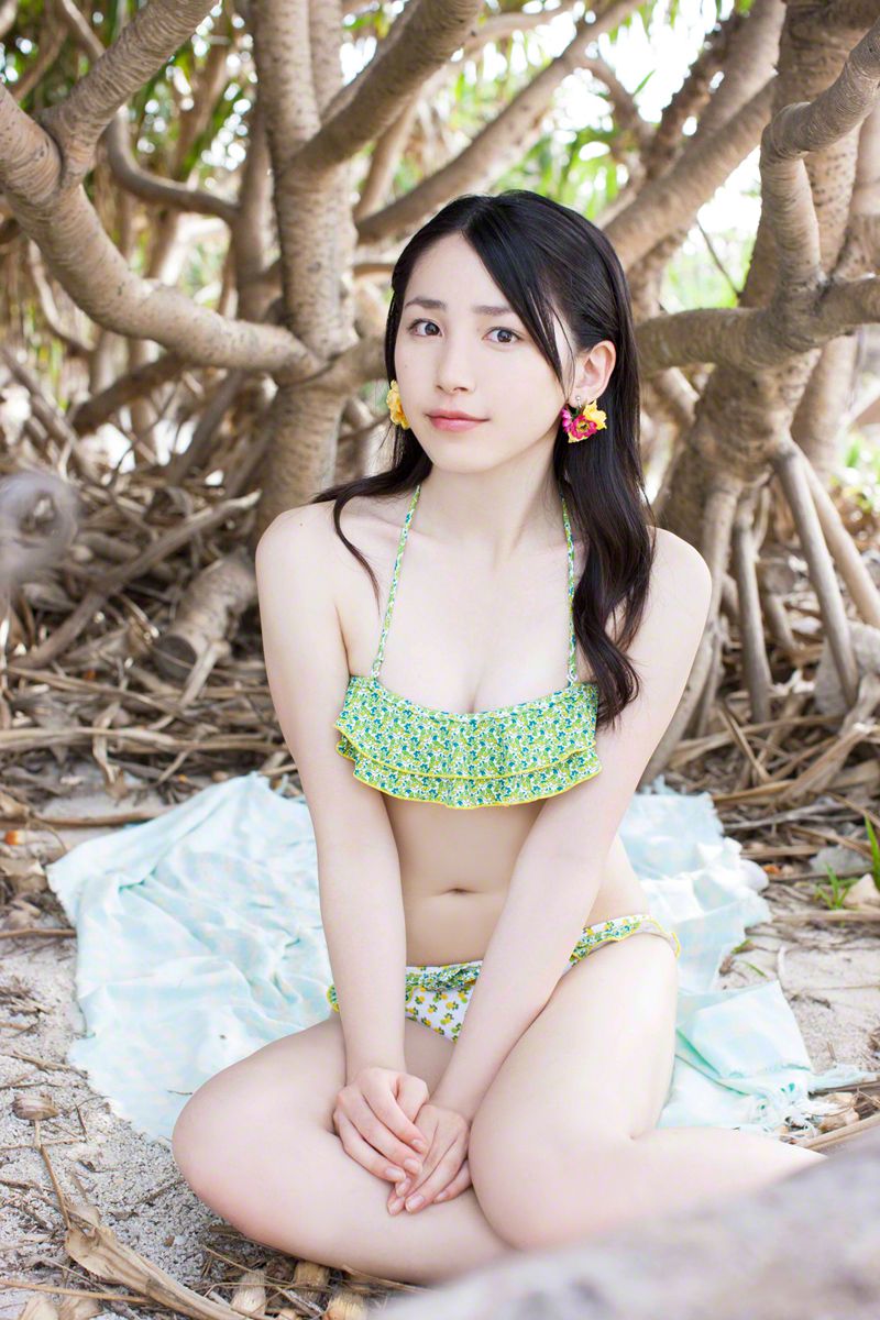 日本人气女歌手吉川友海边比基尼内衣诱惑私房照
