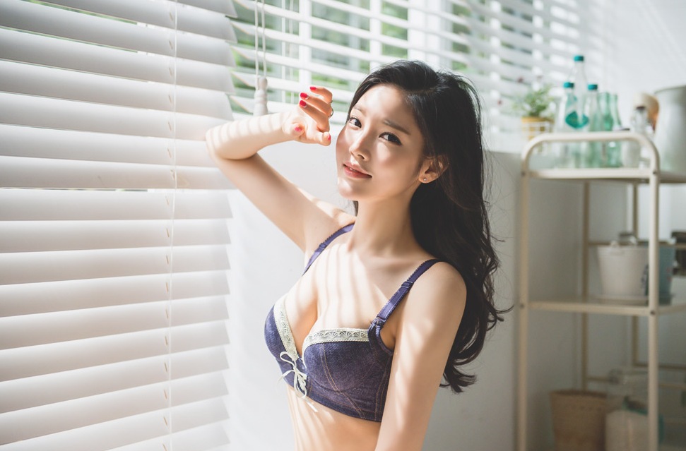 韩国超正人气美女模特朴正允极品身材内衣诱惑网拍写真