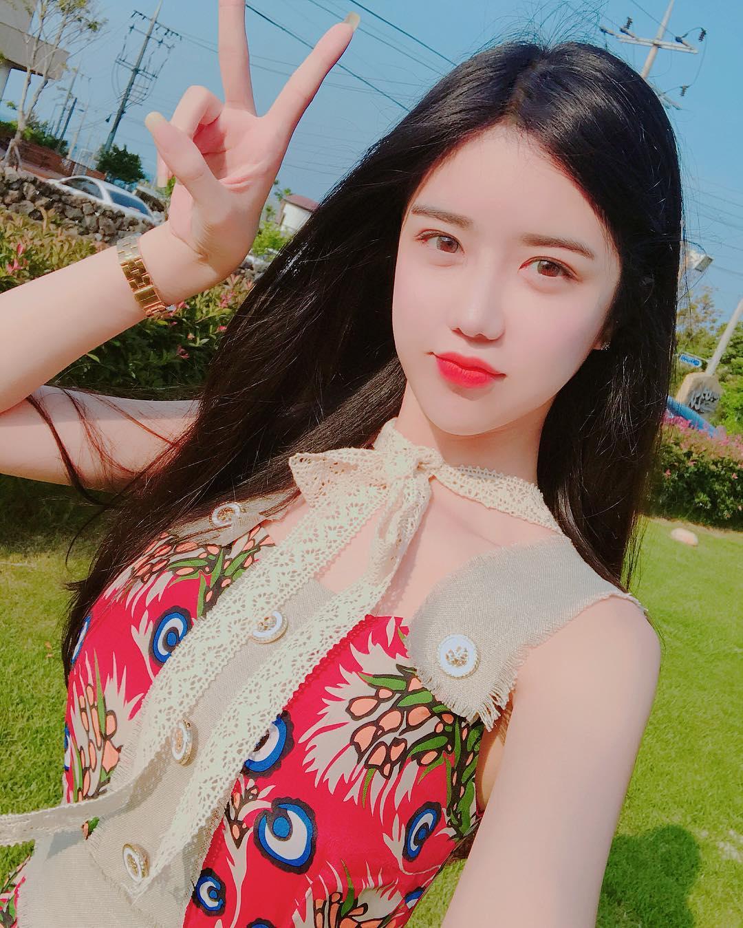 韩国梦幻女神李秀彬人间胸器白皙巨乳内衣诱惑私房照