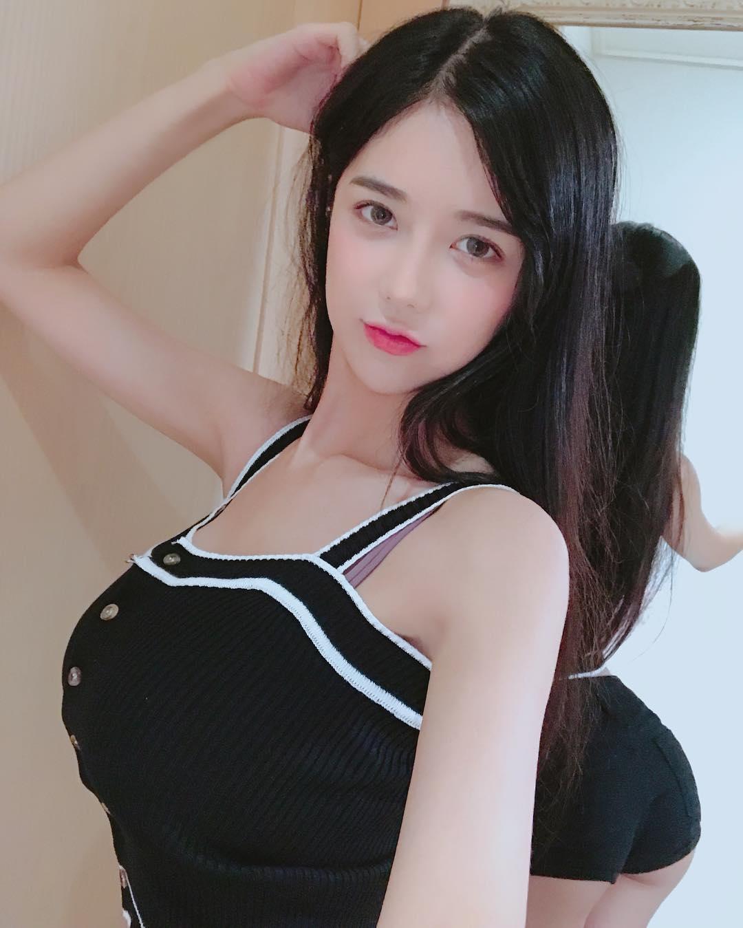 韩国梦幻女神李秀彬人间胸器白皙巨乳内衣诱惑私房照