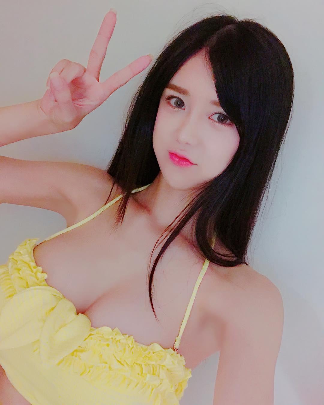 韩国梦幻女神李秀彬人间胸器白皙巨乳内衣诱惑私房照