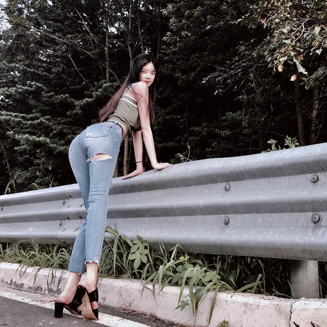韩国梦幻女神李秀彬人间胸器白皙巨乳内衣诱惑私房照