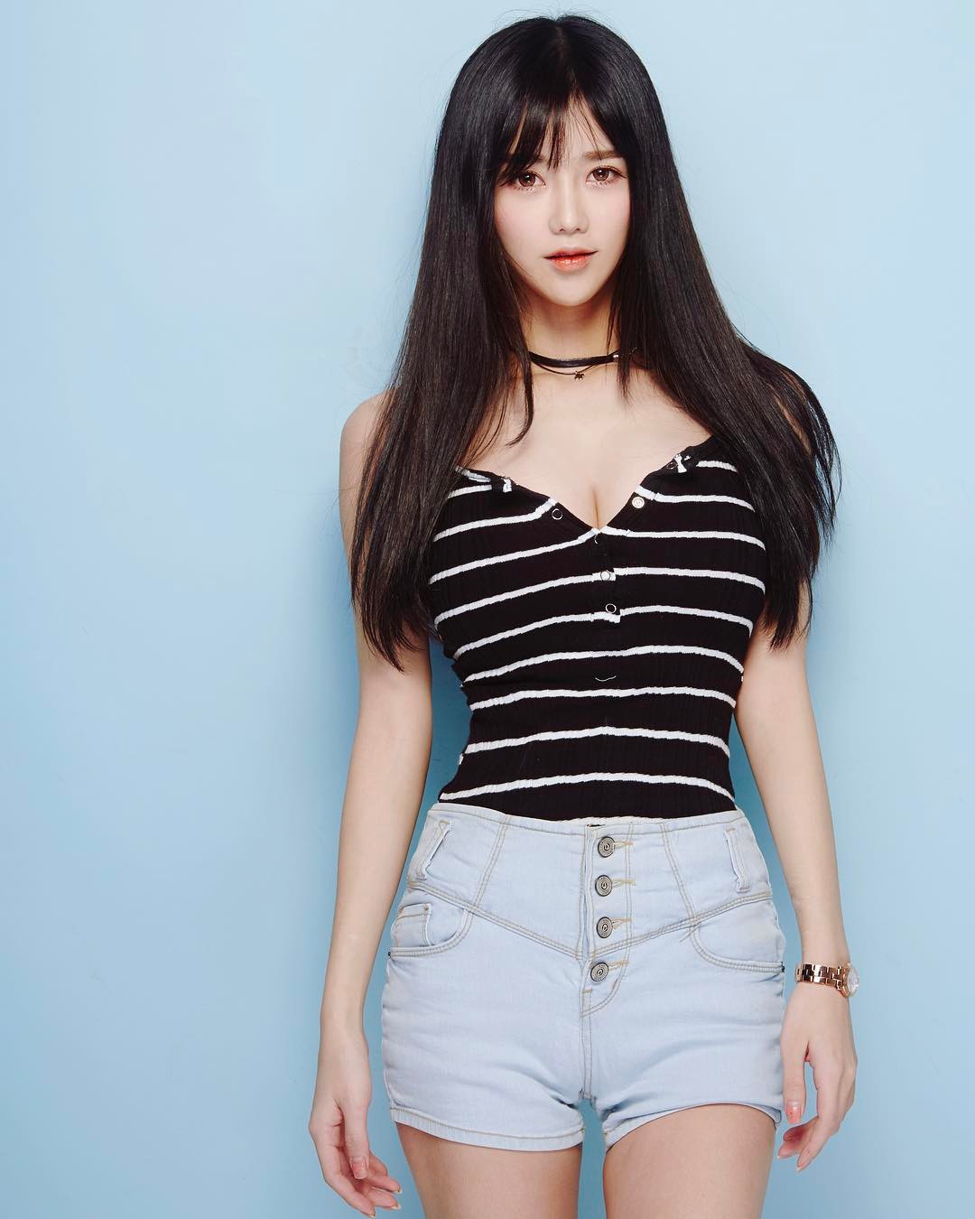 韩国梦幻女神李秀彬人间胸器白皙巨乳内衣诱惑私房照