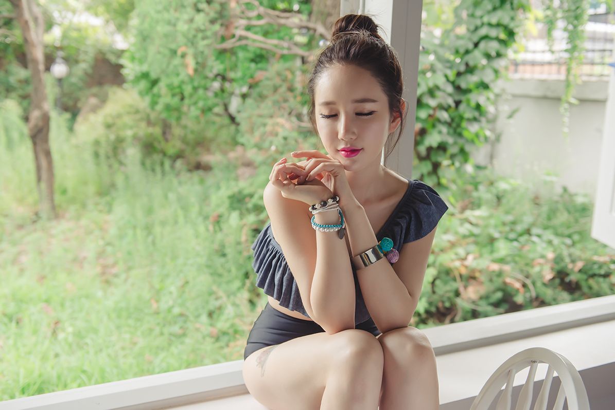 韩国网拍模特李妍静2017年MayBeach比基尼系列拍摄