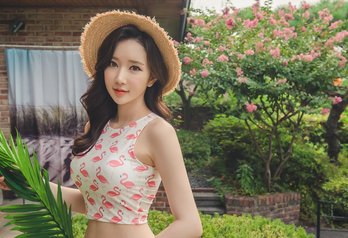 韩国网拍模特李妍静2017年MayBeach比基尼系列拍摄