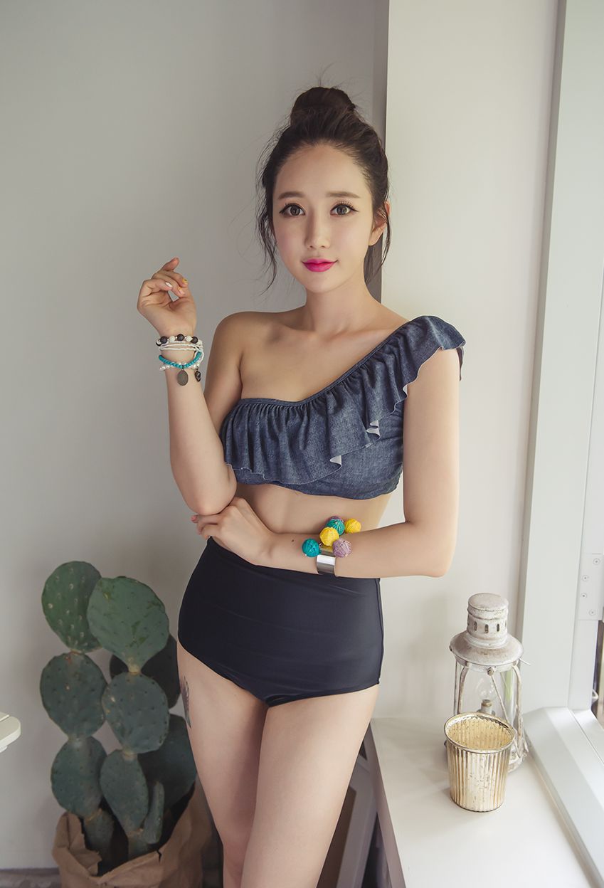 韩国网拍模特李妍静2017年MayBeach比基尼系列拍摄