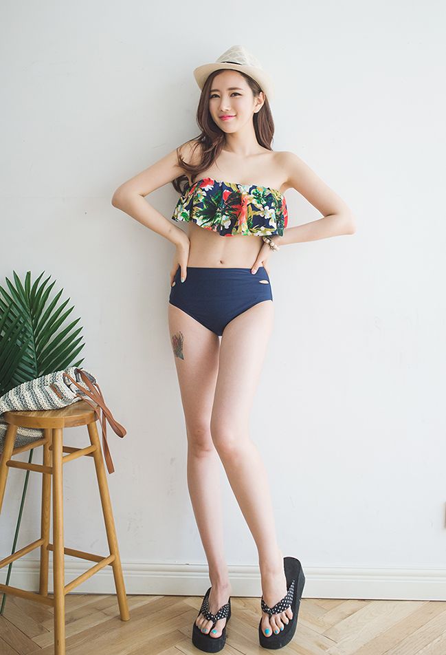 韩国网拍模特李妍静2017年MayBeach比基尼系列拍摄