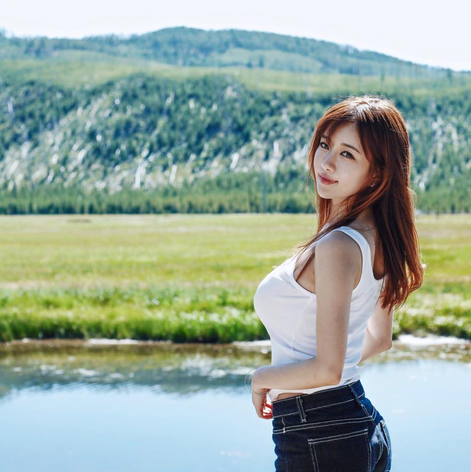 韩国美女网红韩申颖魔鬼身材比基尼波涛胸汹极品美图