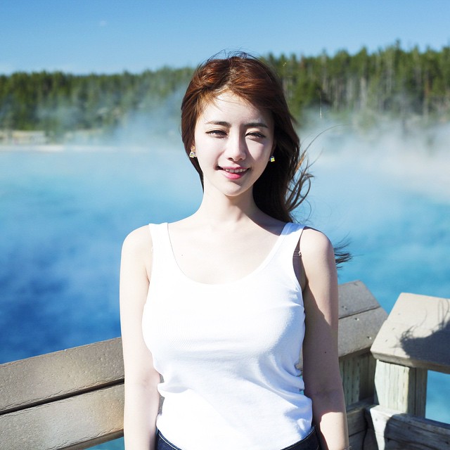 韩国美女网红韩申颖魔鬼身材比基尼波涛胸汹极品美图
