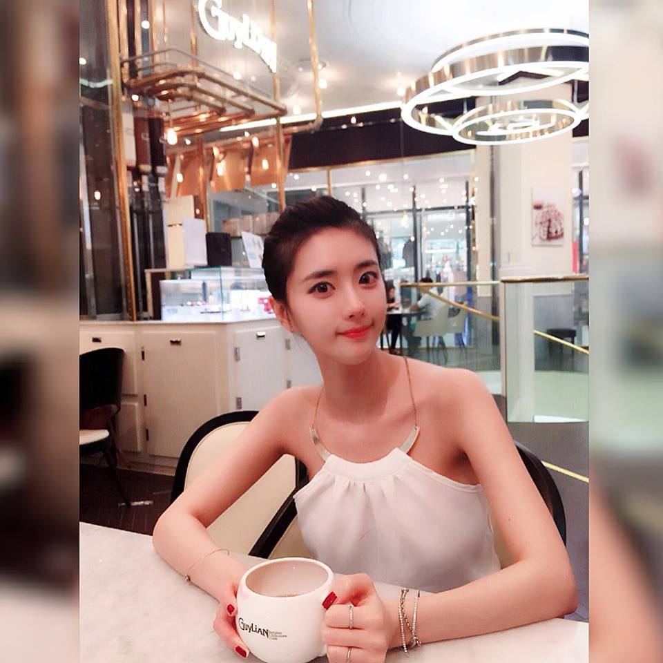 韩国美女网红韩申颖魔鬼身材比基尼波涛胸汹极品美图
