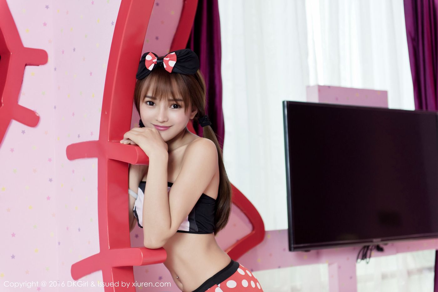 性感混血美女岑雨桥童颜巨乳粉红圣诞主题写真 Vol.003