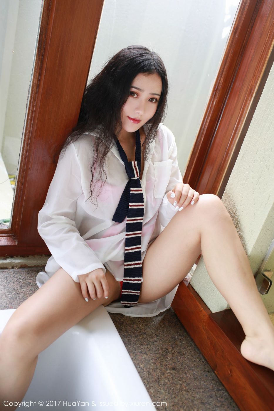 性感女神Manuela玛鲁娜白衬衫浴室湿身诱惑长滩岛旅拍