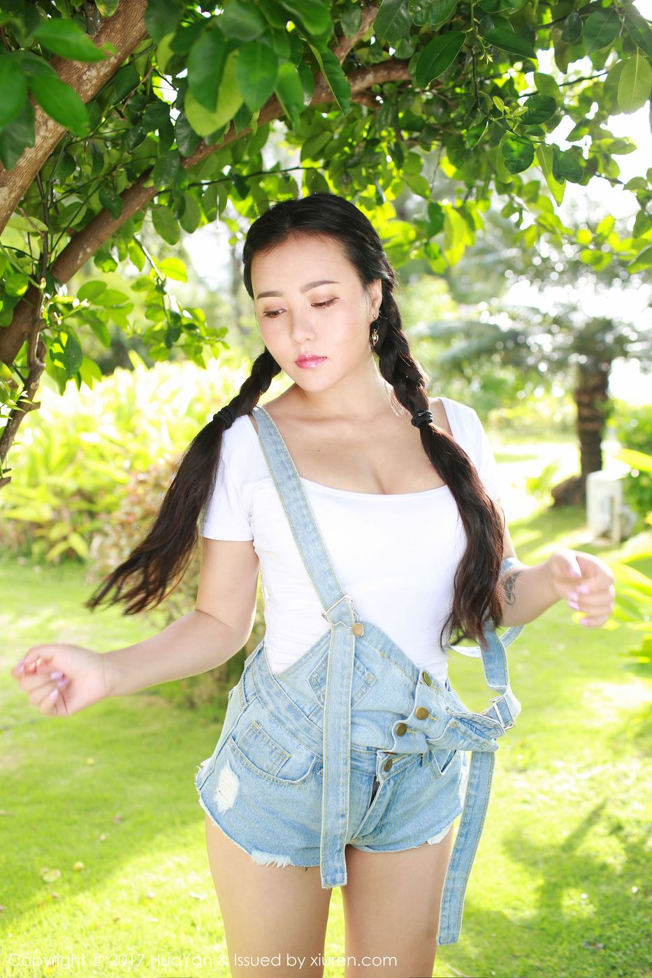 美臀女王Manuela玛鲁娜开背毛衣坚挺爆乳塞班岛旅拍 VOL.047