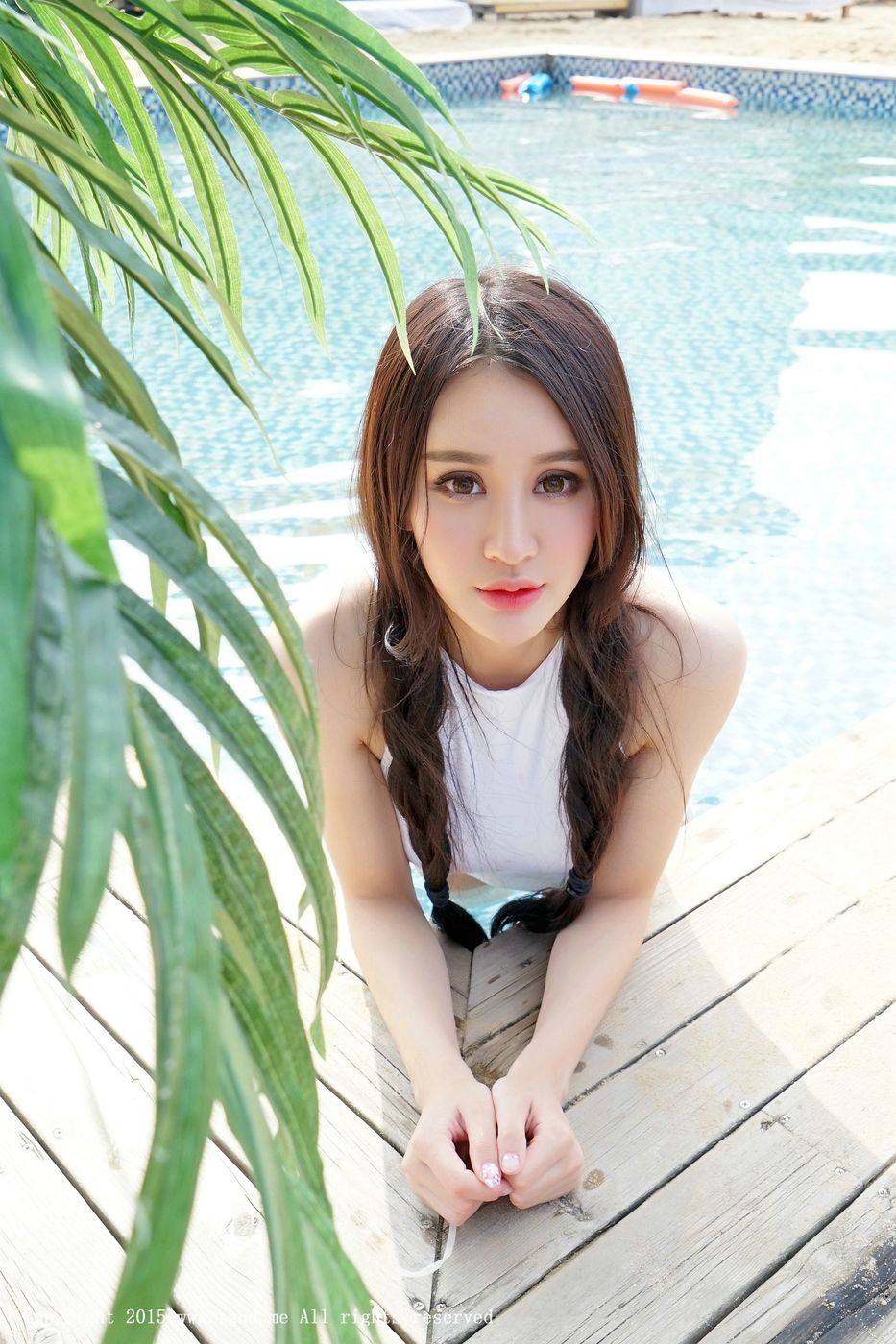 性感女神Cheryl青树泳池死库水内衣诱惑清凉写真