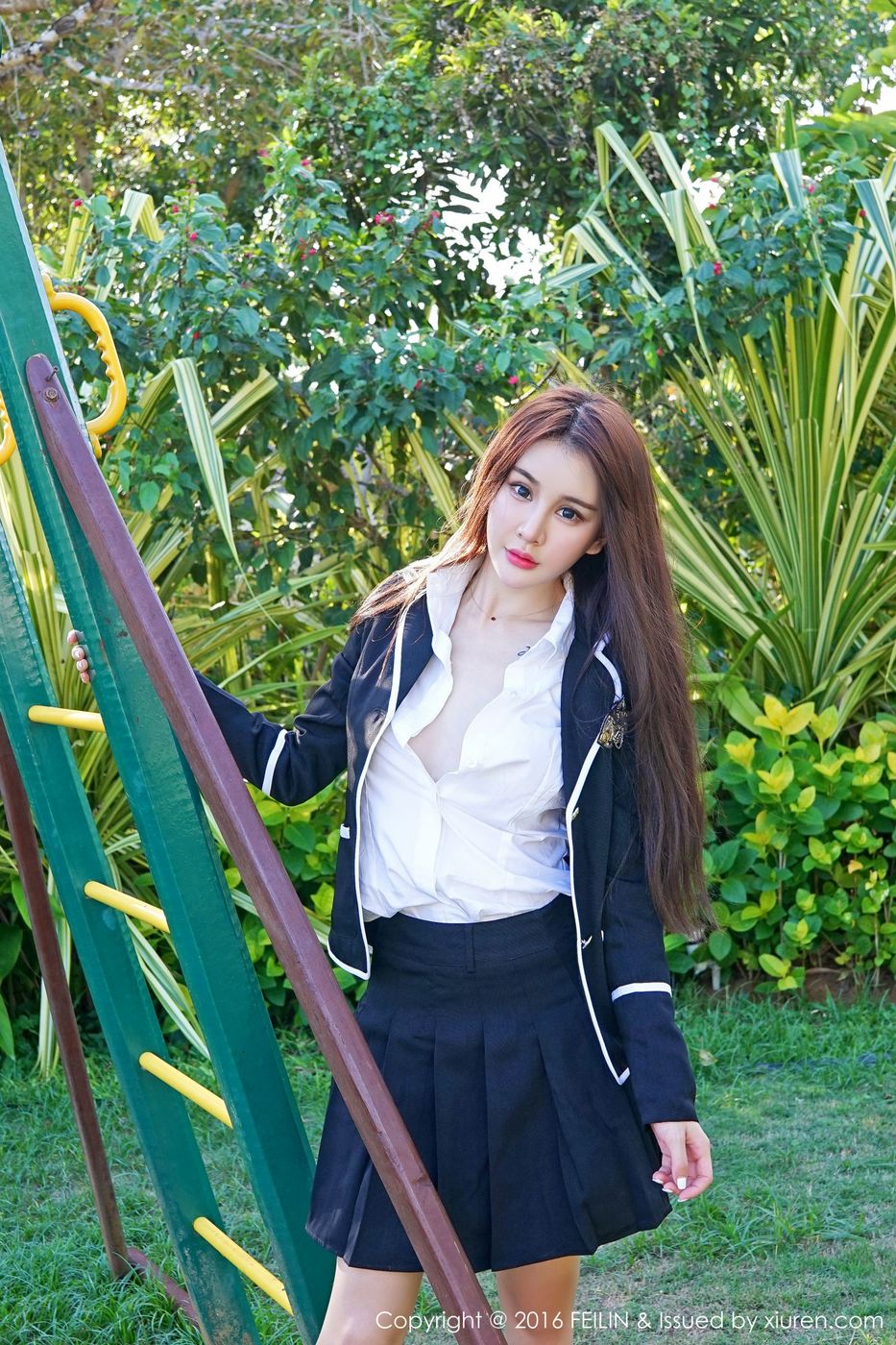 性感女神Cheryl青树泳池学生装比基尼制服诱惑薄荷岛第3套写真 Vol.027