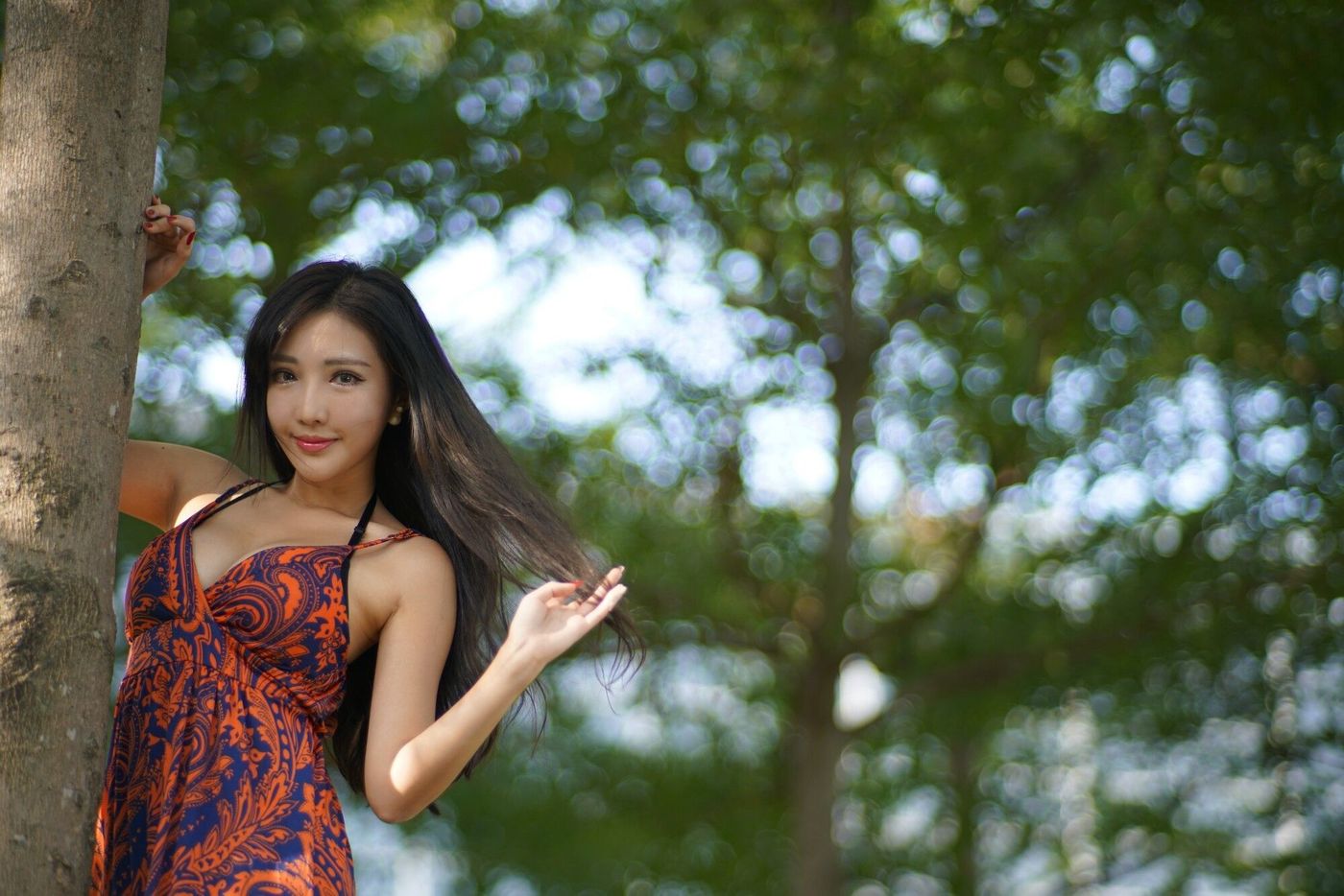 台湾美女腿模趙芸Loveyun台中美术馆优雅长裙丰满美胸外拍