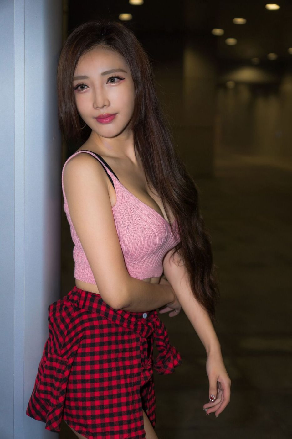台湾美女腿模赵芸Loveyun书法家性感风美胸短裙外拍写真