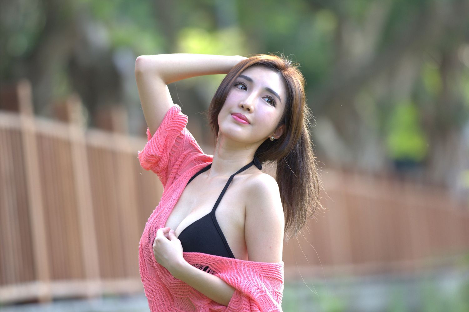 台湾美腿女神赵芸Loveyun成熟女人内衣诱惑街拍写真
