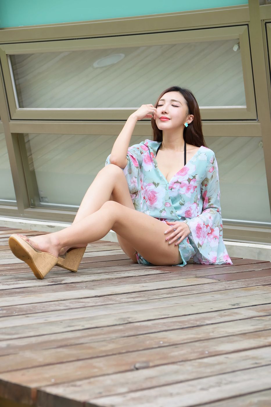 台湾美女腿模赵芸Syuan优雅各色长裙气质街拍写真