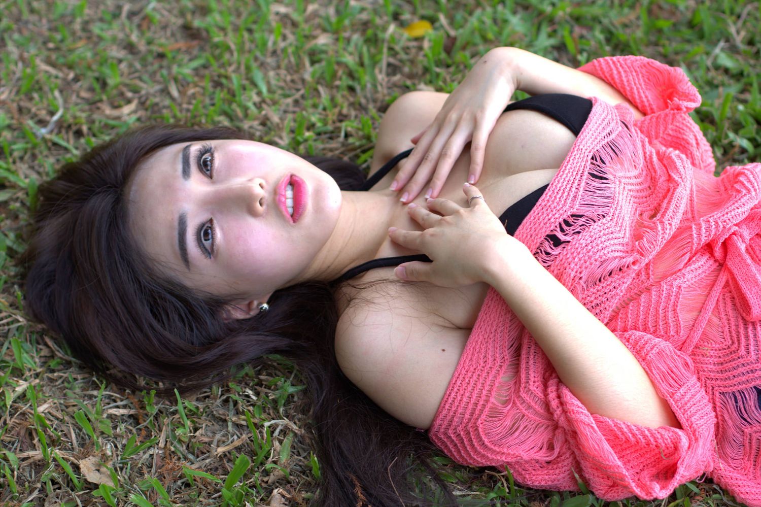 台湾美腿女神赵芸Loveyun成熟女人内衣诱惑街拍写真