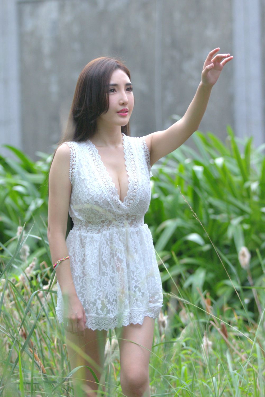 台湾美腿女神赵芸Loveyun成熟女人内衣诱惑街拍写真
