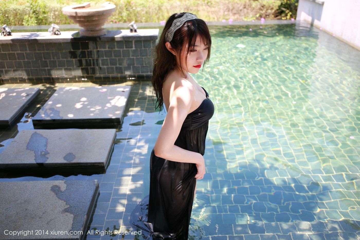 宅男女神许诺Sabrina爆乳比基尼内衣诱惑三亚旅拍第二套图