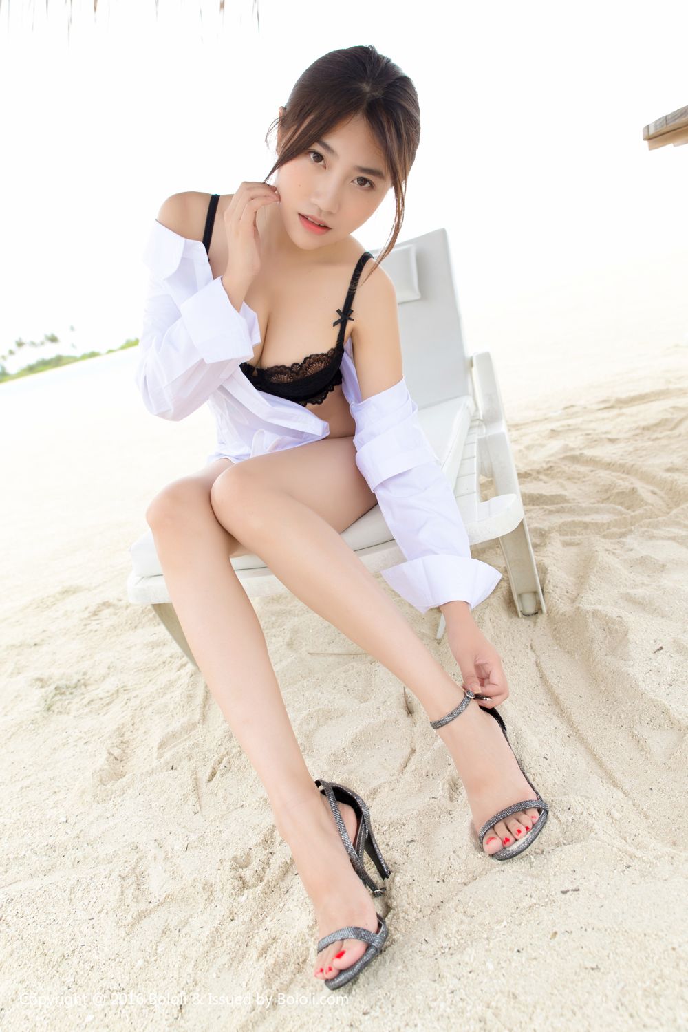 沙滩美女许诺Sabrina比基尼白衬衫爆乳诱惑写真 BOL.106